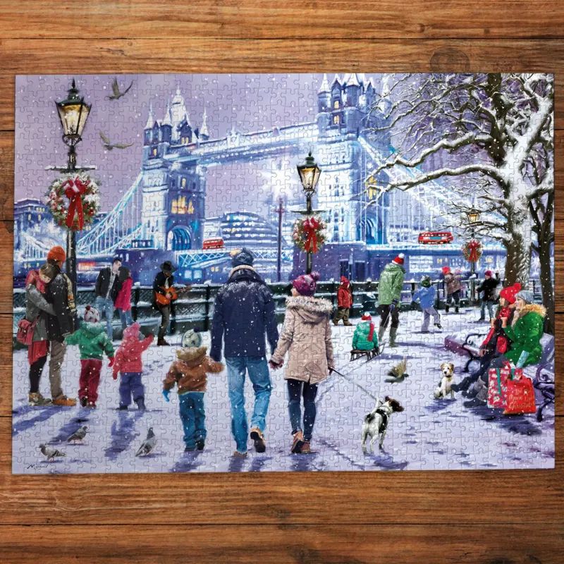 Tower Bridge at Christmas (1000)