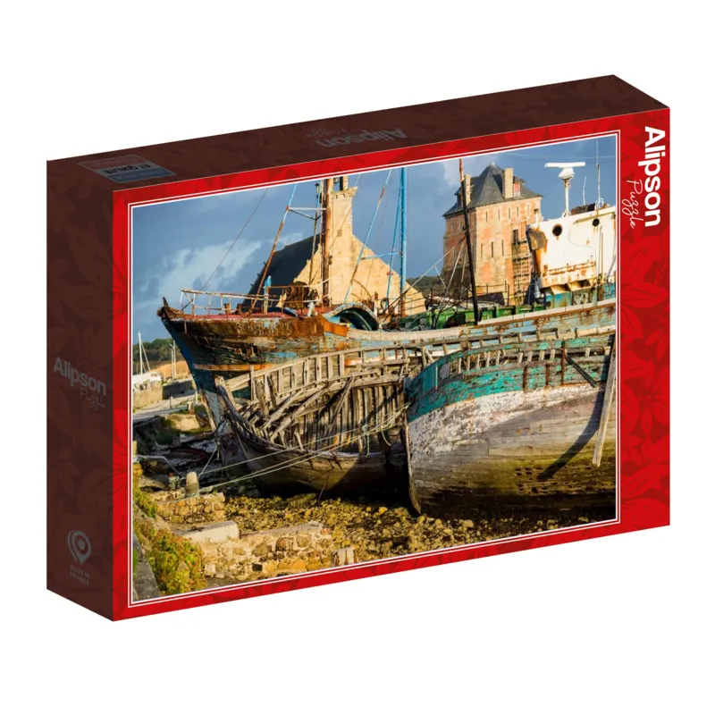 Vieux Bateaux dans un Port de Bretagne