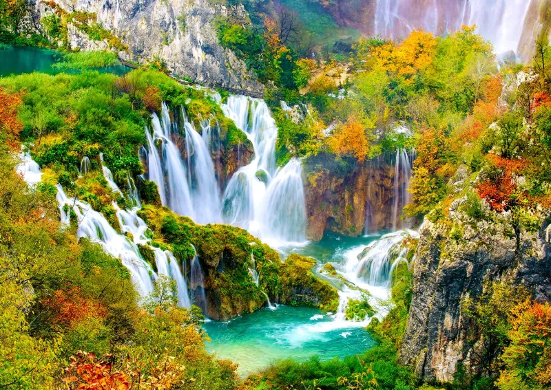 Plitvicer Wasserfälle im Herbst