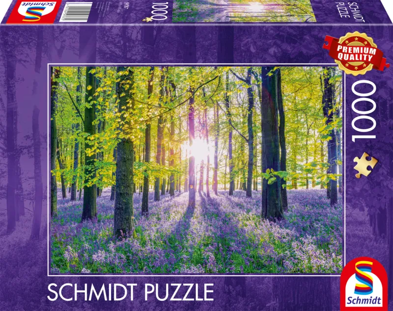 Zarte Glockenblumen im Wald