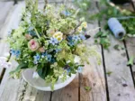 Sommerlicher Wiesenstrauß mit Himmelblauem Südstern