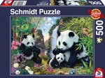 Pandafamilie am Wasserfall